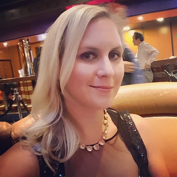 Meet your Posher, Rebecca - Picture 3 of 5